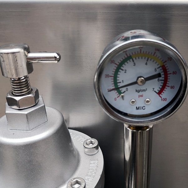 Automatic hydro dipping tank oil pressure gauge